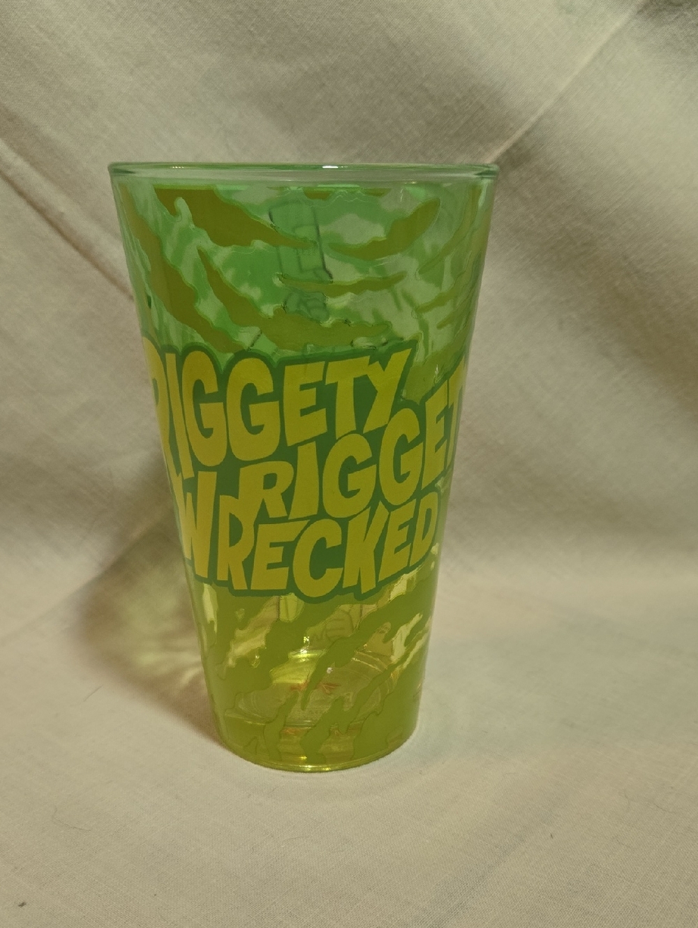Official Licenced Green 'Diggety Wriggety Wrecked' Graphic Pint Glass.